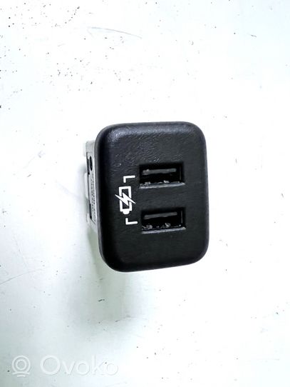 Opel Insignia B Gniazdo / Złącze USB 13598459