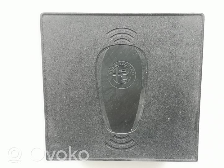 Alfa Romeo Giulia Wireless charging module T0522476