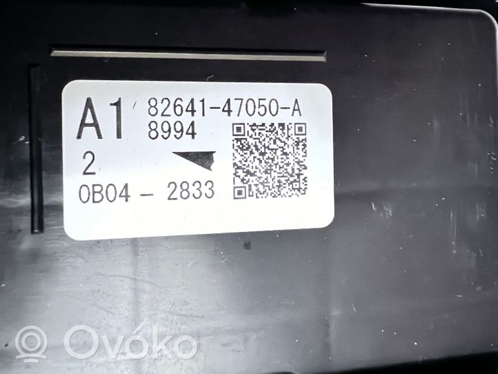 Toyota C-HR Skrzynka bezpieczników / Komplet 8264147050
