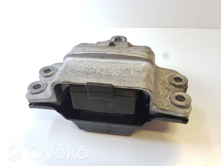 Volkswagen PASSAT CC Supporto della scatola del cambio 3C0199555