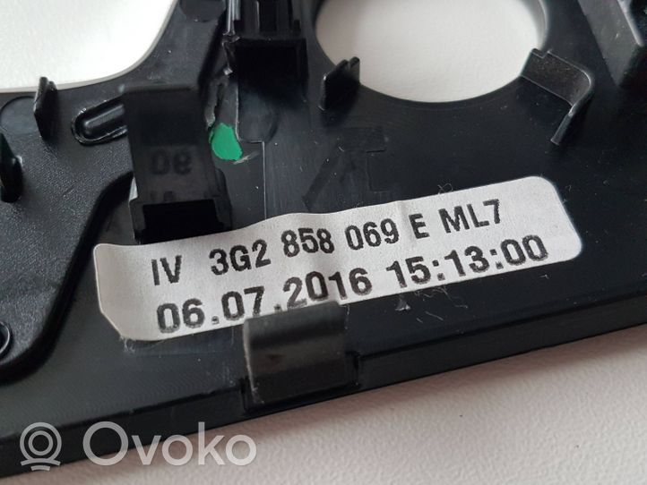 Volkswagen PASSAT B8 Konsola środkowa / Radio / GPS 3G2858069E