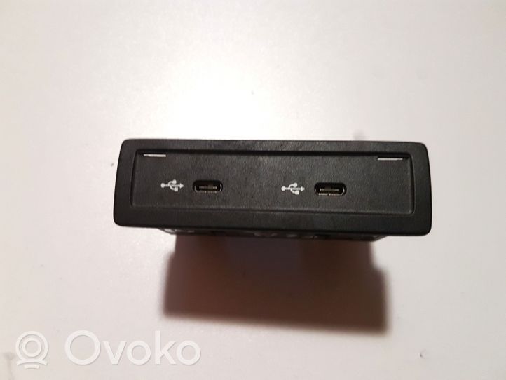 Mercedes-Benz CLA C118 X118 Connecteur/prise USB A2478204002