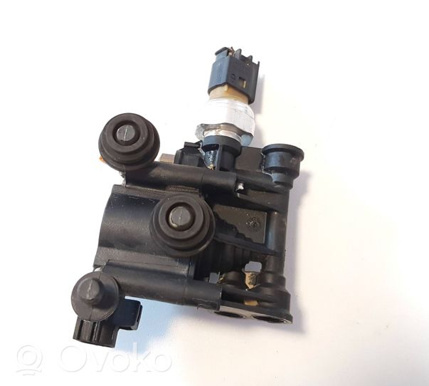 Land Rover Range Rover L322 Blocco valvola della sospensione pneumatica RVH000046