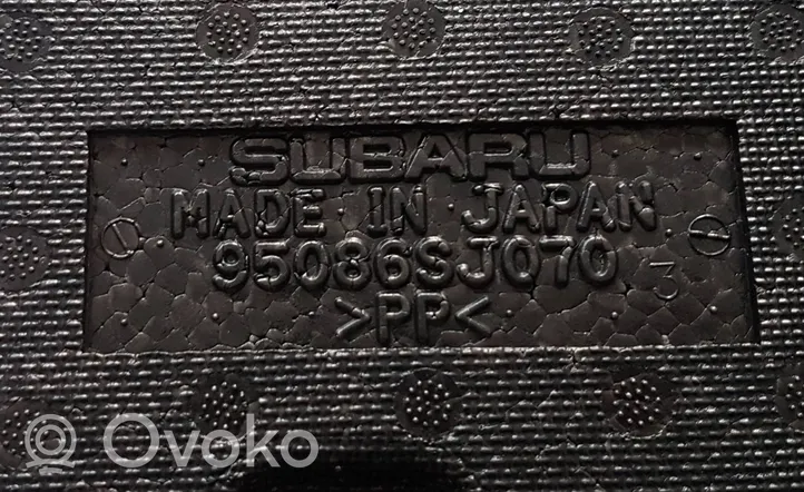 Subaru Forester SK Garniture de section de roue de secours 95086SJ070