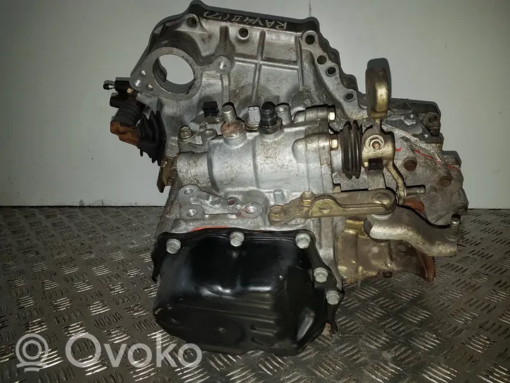 Toyota RAV 4 (XA20) Mechaninė 5 pavarų dėžė 3030042101