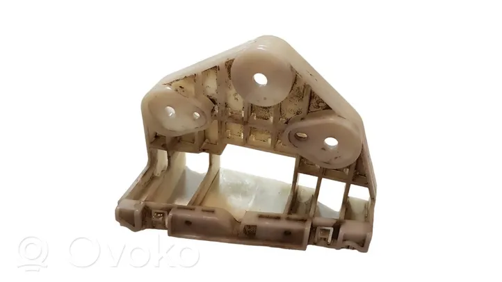 Nissan Navara D23 Support de montage de pare-chocs avant 2568704300