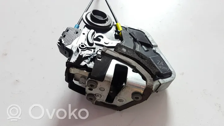 Toyota Land Cruiser (J120) Rear door lock 6905060071