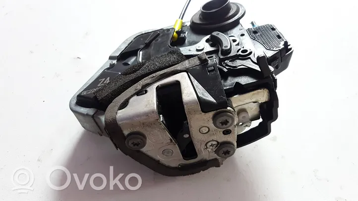 Toyota Land Cruiser (J120) Rear door lock 6906060071