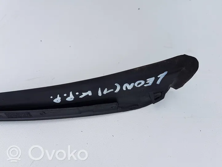 Seat Leon (5F) Listwa szyby czołowej / przedniej 5F0854319