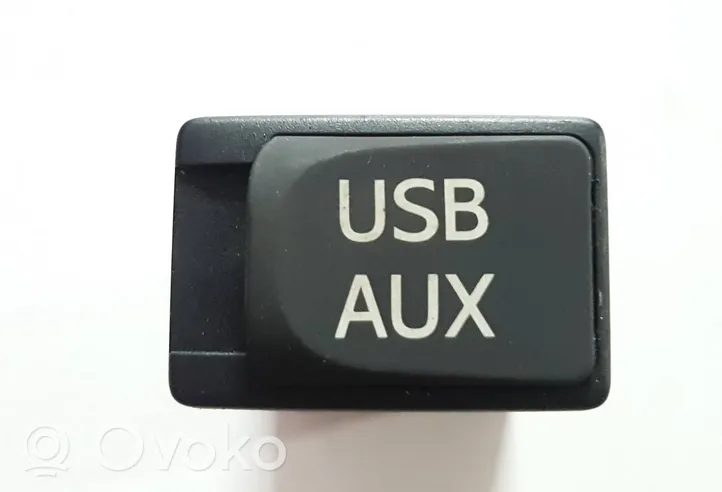 Lexus CT 200H USB jungtis 8619076010