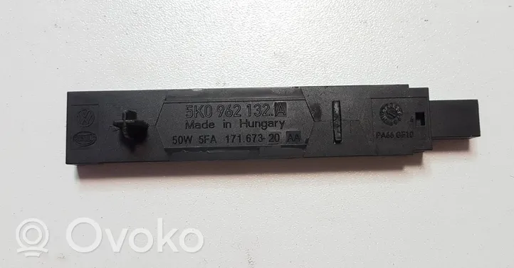 Volkswagen PASSAT B8 Amplificateur d'antenne 5K0962132A