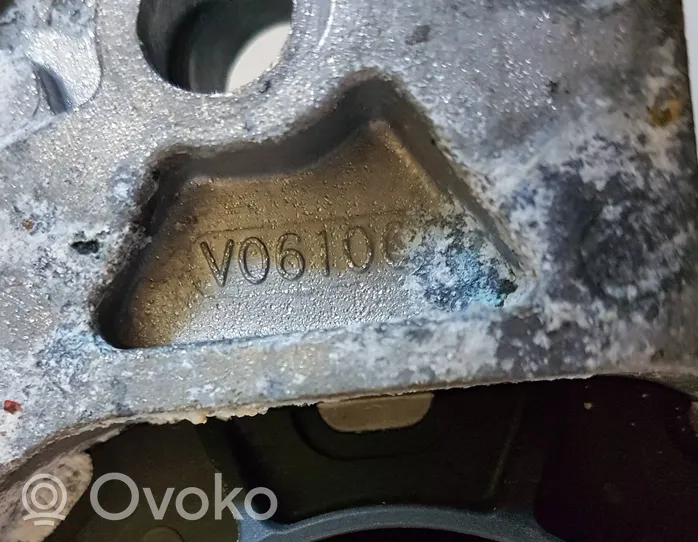 Opel Insignia A Wspornik / Mocowanie silnika V06100