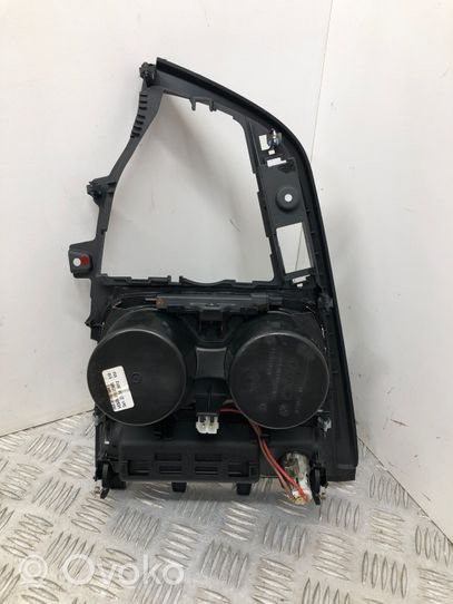 BMW 3 F30 F35 F31 Передний держатель чашки 105048744