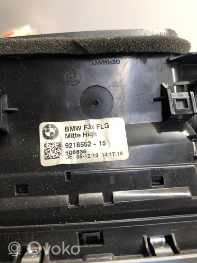 BMW 4 F32 F33 Dysze / Kratki środkowego nawiewu deski rozdzielczej 9218552
