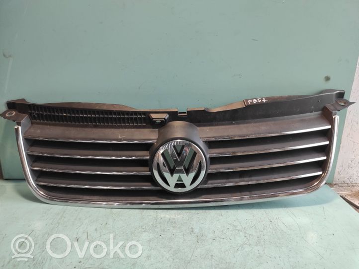 Volkswagen PASSAT B5.5 Etupuskurin ylempi jäähdytinsäleikkö 3B0853651J