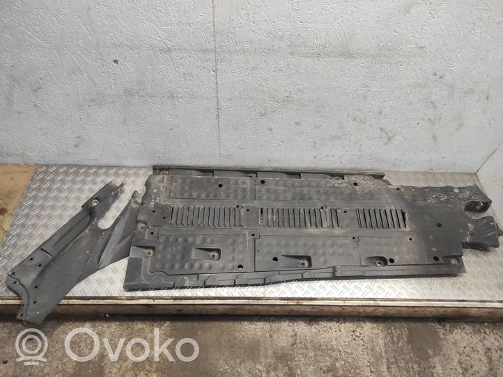 Seat Exeo (3R) Osłona środkowa podwozia 3R0825206C