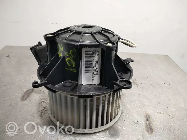 Opel Astra J Ventola riscaldamento/ventilatore abitacolo U7253002