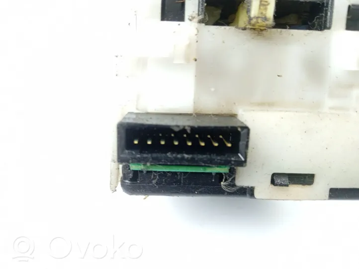 Nissan NP300 Interruttore di regolazione dell’illuminazione del quadro 25540EB62A