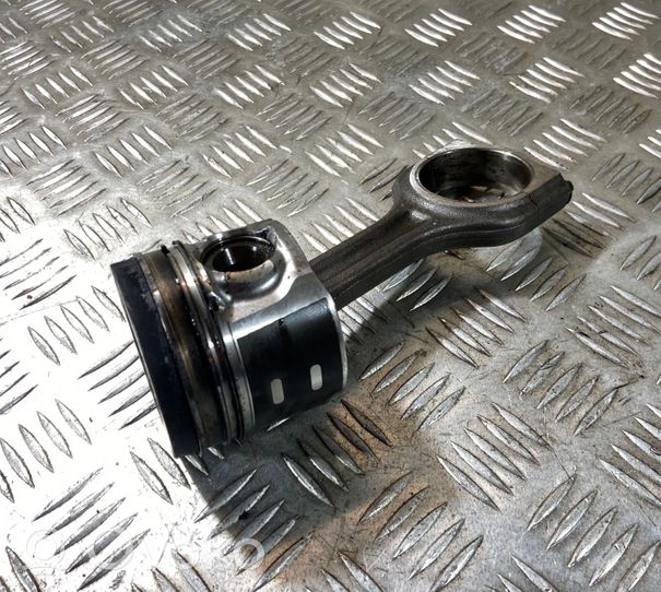 Volvo V50 Piston with connecting rod D4162T