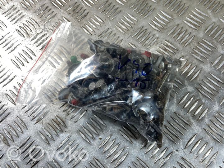 Volvo V40 Cross country Nuts/bolts 