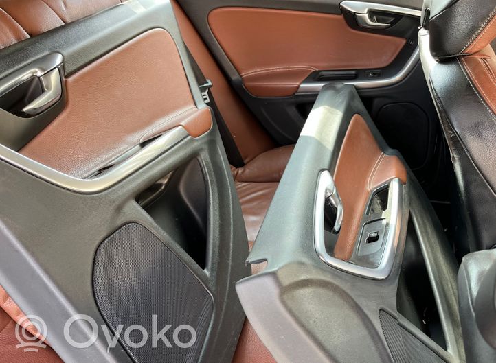 Volvo V60 Комплект салона komplektas 