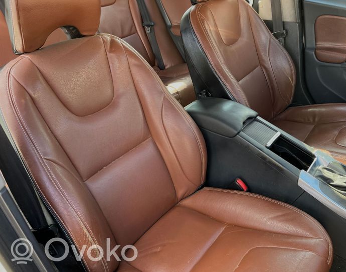 Volvo V60 Комплект салона komplektas 