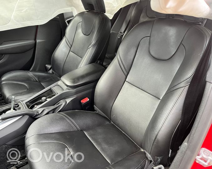 Volvo V40 Fotele / Kanapa / Boczki / Komplet 