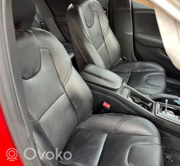 Volvo V40 Salono komplektas 