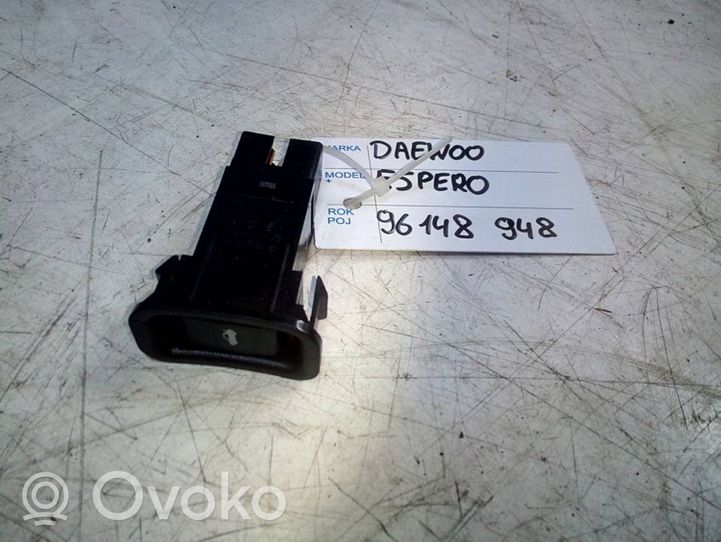 Daewoo Espero Interruttore a pulsante apertura portellone posteriore/bagagliaio 96148948