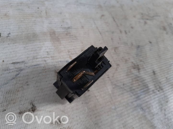 Volkswagen PASSAT B2 Włącznik świateł przeciwmgielnych 321941535A