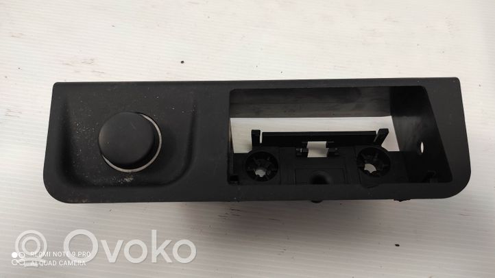 BMW 3 E36 Peleninė panelėje 511651464809