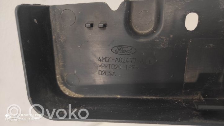 Ford Focus Uchwyt / Mocowanie błotnika przedniego 4M51A02477