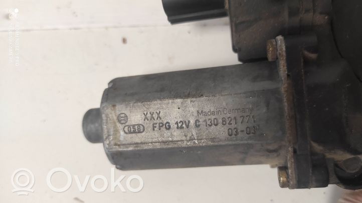 Ford Mondeo Mk III Priekinis varikliukas langų pakėlėjo 130821771