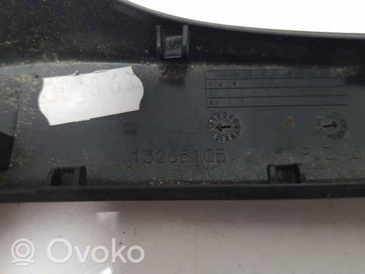 Opel Meriva B Obudowa klamki wewnętrznej drzwi przednich 13265105