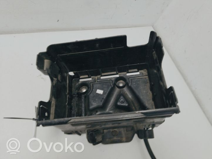 Volkswagen Polo Boîte de batterie 6Q0915331