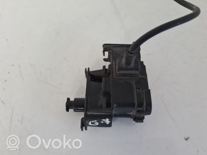 Volkswagen Golf VII Fuel tank cap lock motor 5C6810773H