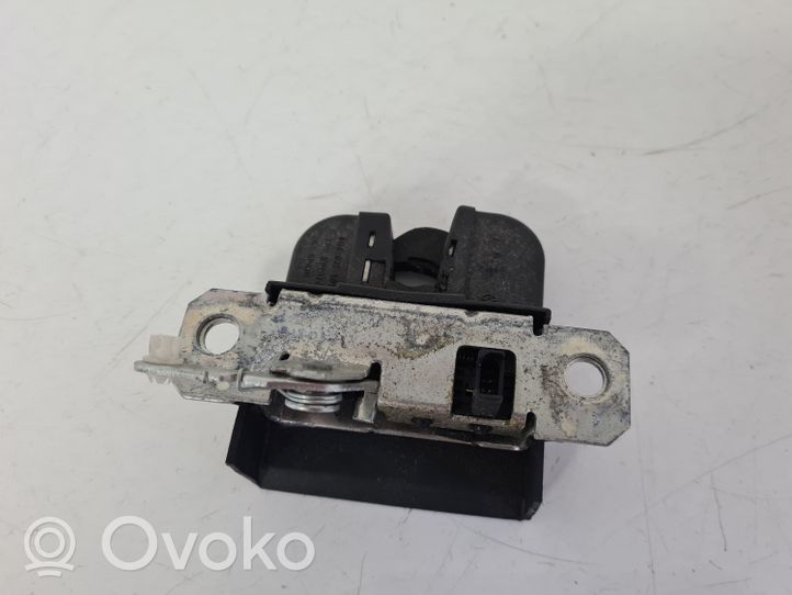 Volkswagen Polo IV 9N3 Blocco/chiusura/serratura del portellone posteriore/bagagliaio 6Q6827505D