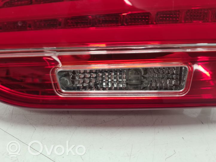 Hyundai Santa Fe Tailgate rear/tail lights 924062W1