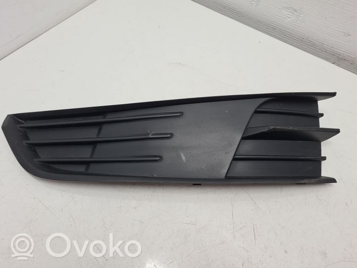 Skoda Fabia Mk3 (NJ) Декоративная решётка противотуманной фары 6V0807367