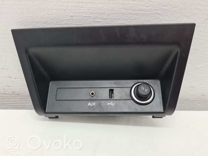 Skoda Fabia Mk3 (NJ) Connecteur/prise USB 6V0857367A