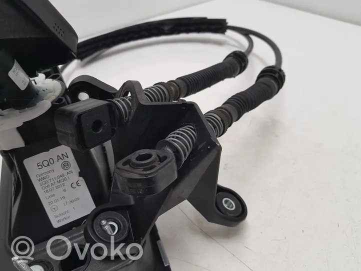 Volkswagen Golf VII Gear selector/shifter (interior) 5Q0711061