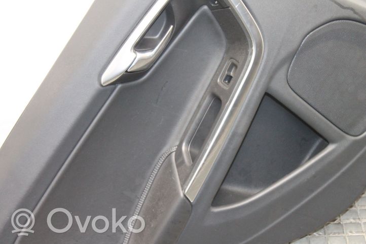 Volvo V60 Apmušimas galinių durų (obšifke) 8686854