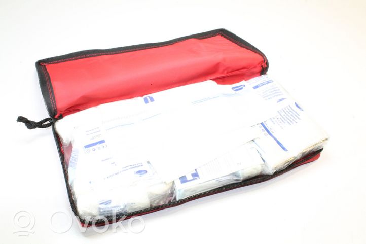 Audi A5 8T 8F Trousse de premiers secours 8K0860282