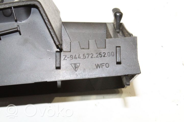 Porsche 944 Moldura protectora de la rejilla de ventilación del panel 94457225200