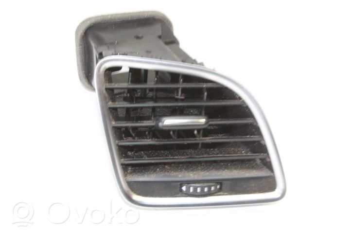 Audi Q3 8U Lango oro grotelės 8U2820902B