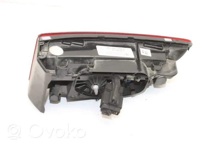 Volkswagen Golf VIII Takaluukun takavalot 5H0945094D