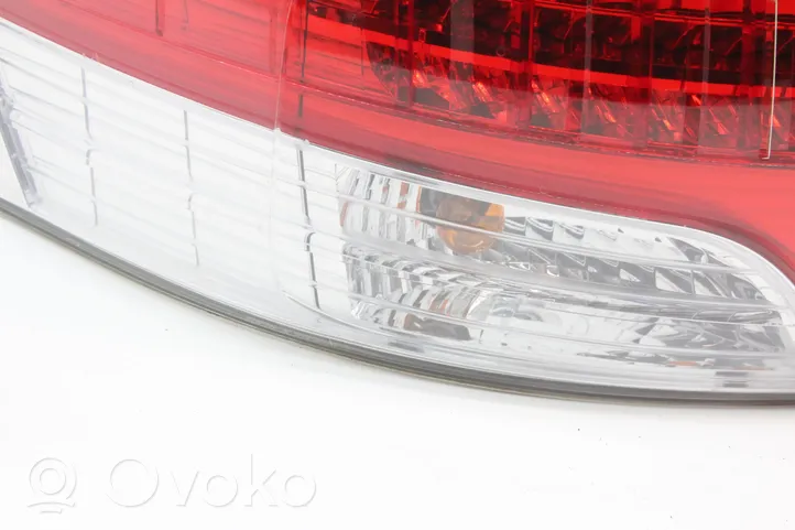 Toyota Avensis T270 Galinis žibintas kėbule 8156005270
