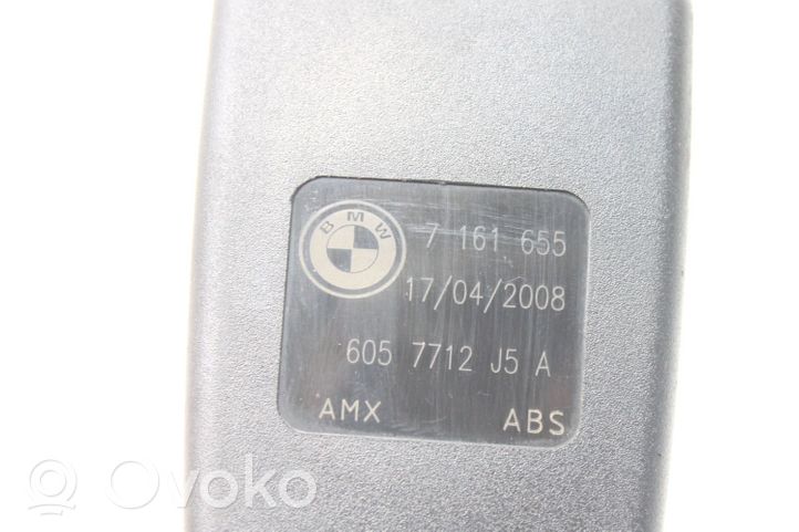 BMW X5 E70 Klamra środkowego pasa bezpieczeństwa fotela tylnego 7161655