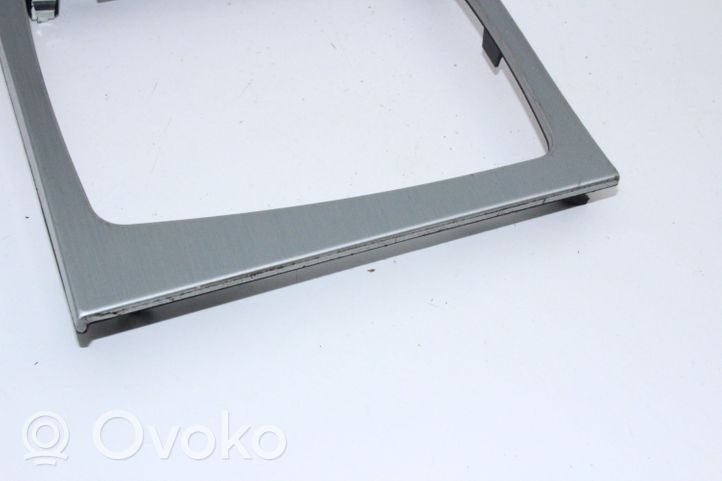 Mercedes-Benz C W204 Rivestimento in plastica cornice della leva del cambio 2046803408