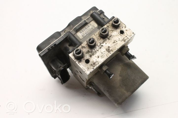 Nissan Note (E11) ABS-pumppu 476609U40A